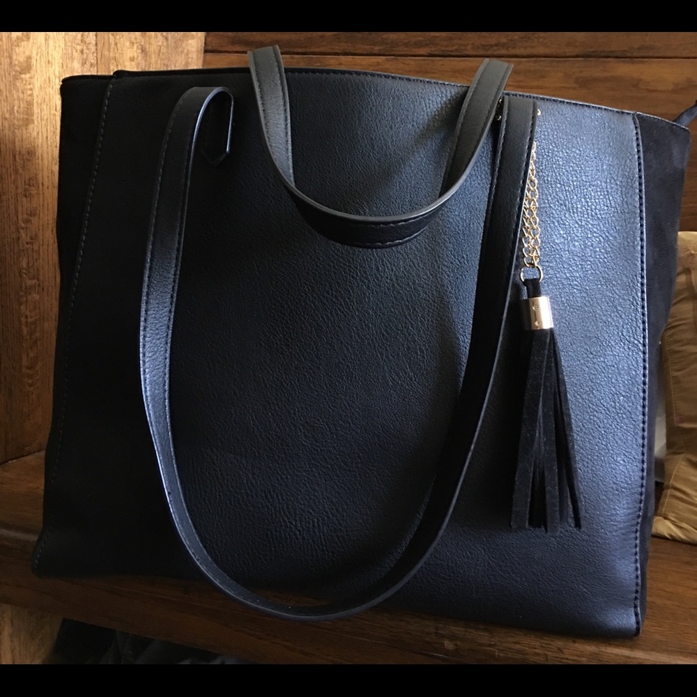 Like New Large Black Shoulder Straps Handbag